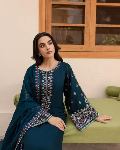Adaab lawn 3PC – Elegance in Every Thread